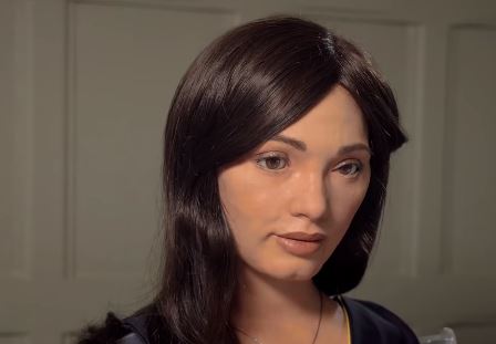 Ai-DA, la robot humanoide que pinta retratos